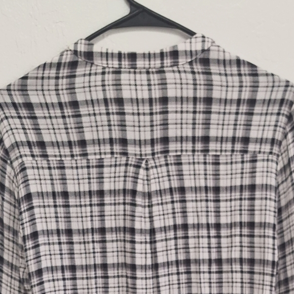 C Surplice Front Plaid Long sleeve Women's Shirt Size M - Picture 4 of 7
